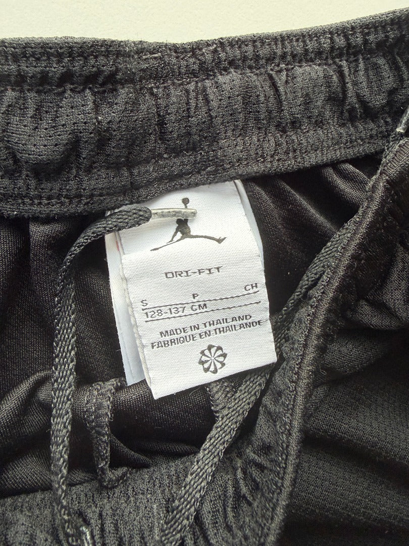 Short Jordan - 8 ans / 128 cm - Noir et Rose - État : Excellent